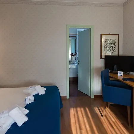 Отель Lombardia 4*
