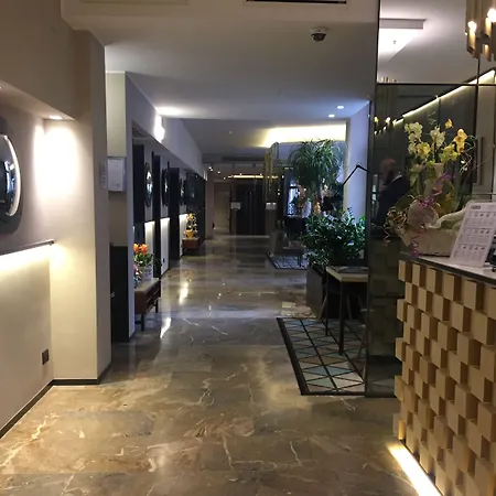 מלון Lombardia 4*